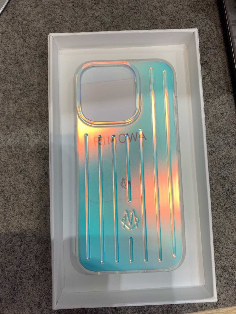 DISCONTINUED RIMOWA Iridescent iPhone 15 Pro Case (Like New w/ Box & Receipt)